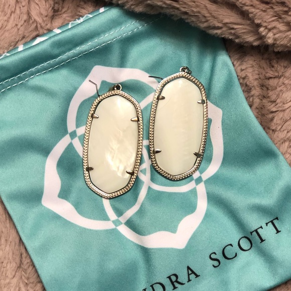 KENDRA SCOTT MOP DANIELLES IN SILVER!! - Picture 1 of 1